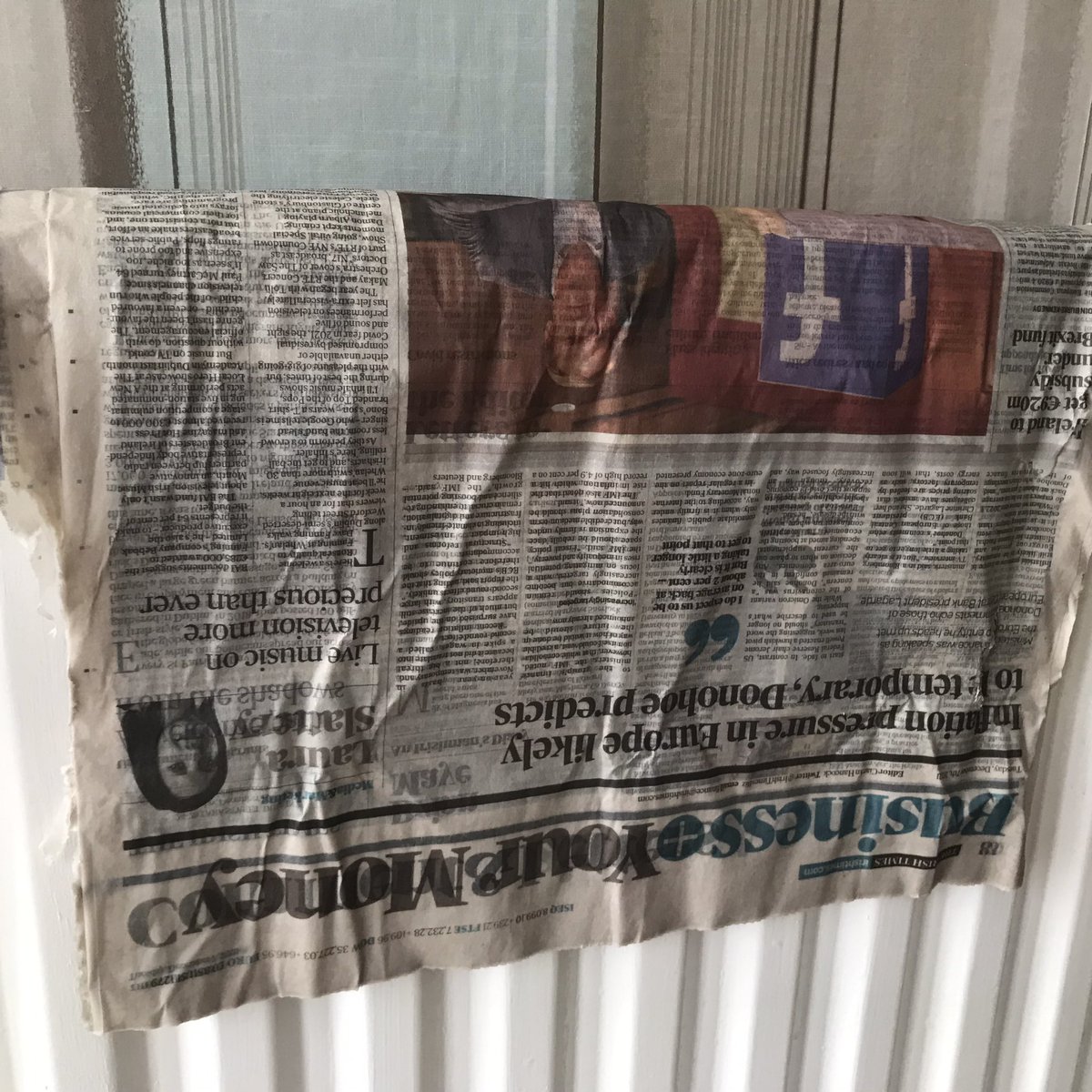 When your 90yr old dad loves a morning read of the paper <a href="/IrishTimes/">The Irish Times</a>  🤦‍♀️ Does it cost more to put it in the letterbox ?