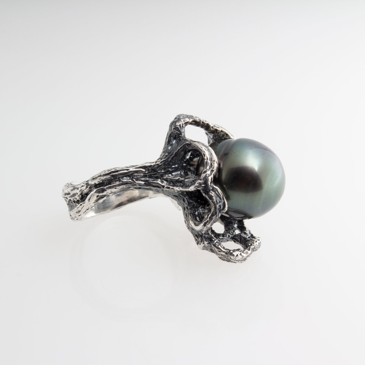 SolandVenus's tweet photo. 🌊🌊Glorious sterling silver cocktail ring with dark green Tahitian Saltwater Pearl
https://t.co/EKpYEK8No9
#rings #smallbusiness #handmade https://t.co/dRVwCudOBJ