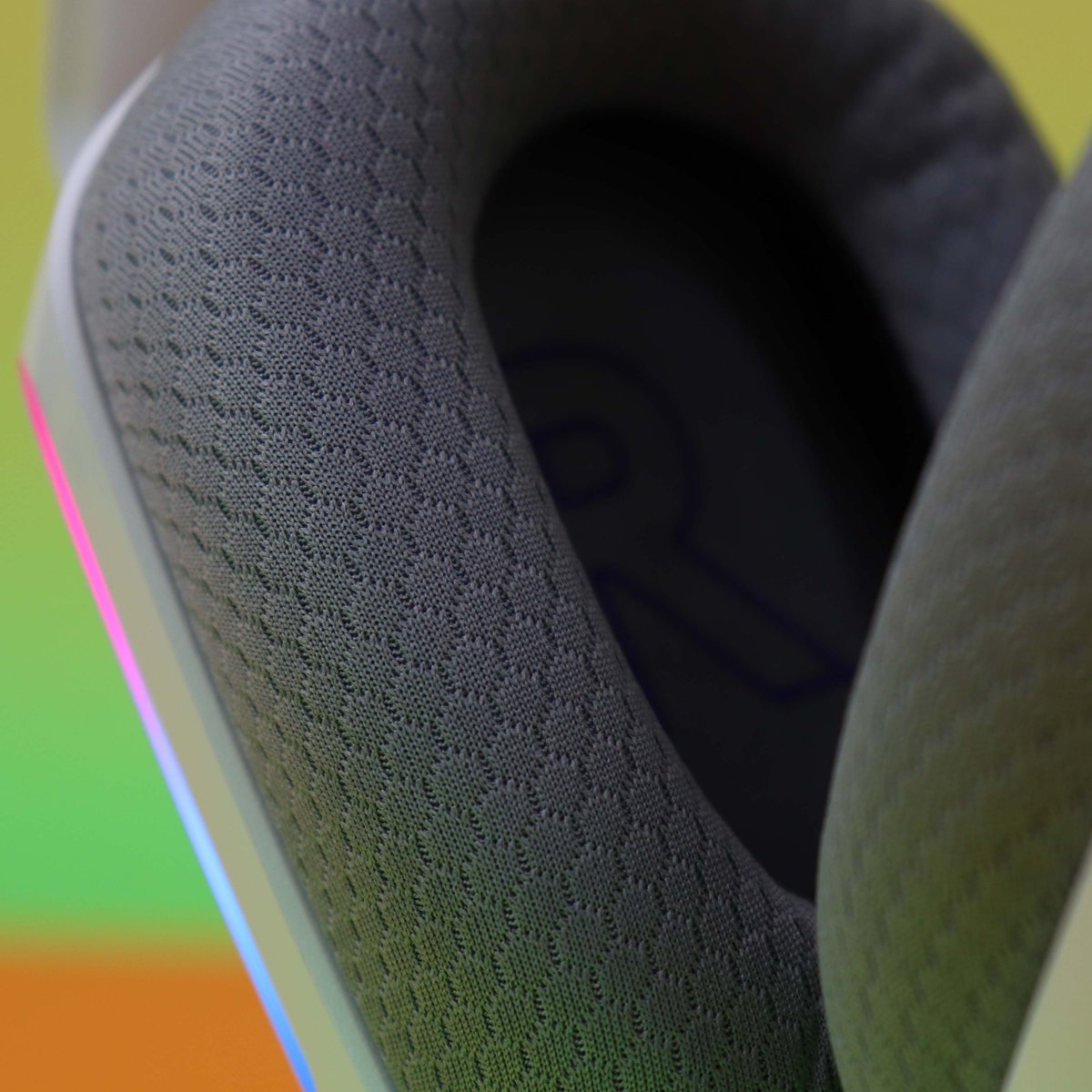 LogitechG's tweet photo. It's all in the little details. 🤍

The G733 memory foam ear cups look so soft and comfy here. 

📸 @teknodiot https://t.co/5hnthf4Y4c