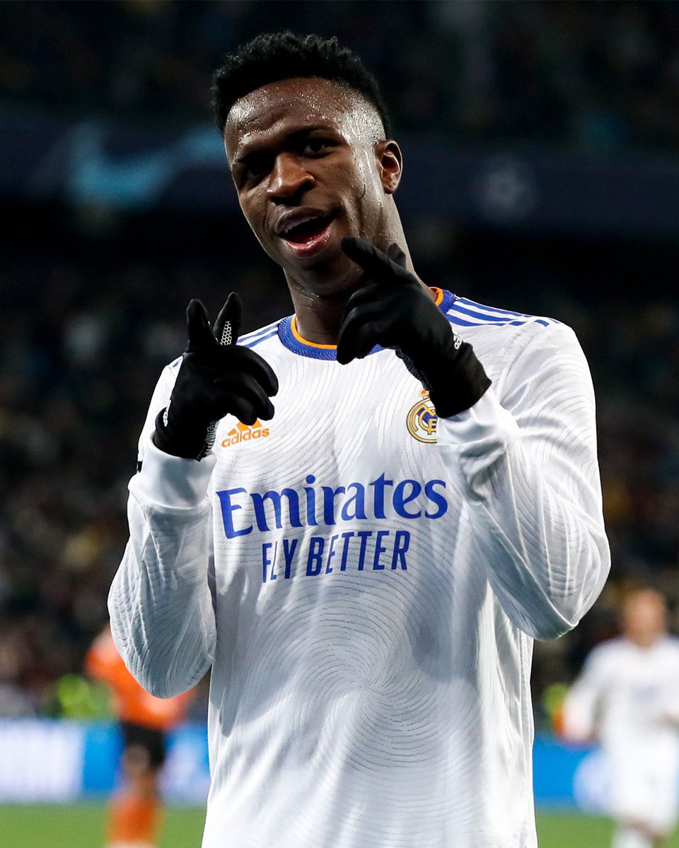 paquevini's tweet photo. Vinícius Júnior na fase de grupo das Champions:

🏟️ 6 Jogos
⚽ 2 Gols
🅰️ 3 Assistências
❌ 0 Grandes chances perdidas (!)
🔄 59% de Precisão nos dribles
🔑 3,4 Passes decisivos/jogo

QUE GRANDE FASE DE GRUPOS DO VINI. A MELHOR DA CARREIRA DE MUITO LONGE 🔥🔥 https://t.co/FAzHmxwl2N