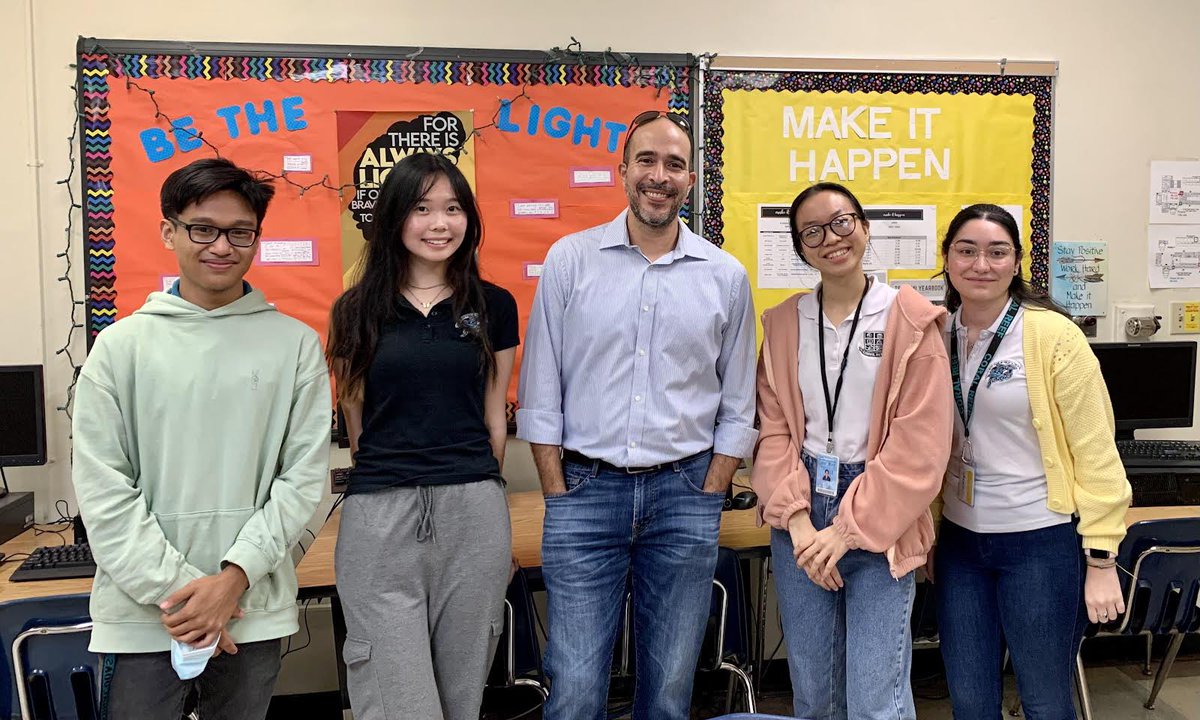 YouthcastMGrp's tweet photo. Look who came to visit!!! Miami-based mentor-editor and former @USATODAY correspondent @alangomez stopped by Coral Reef Senior High School to teach news writing to the journalism club. UHMP bootcamp alums Krystal Li and Justin Fernandez met him live and in person! Finally!! https://t.co/GGQYD1mKrS