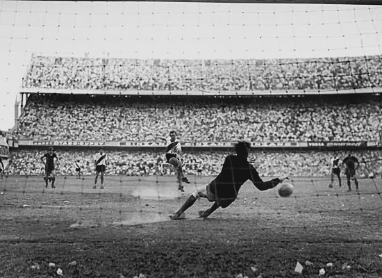 NicoFernandezBB's tweet photo. 📅 Las #efemérides del 9/12 👇
🎂 Nacieron #Garré y el "Tanque" #Silva
🧤 El famoso penal que #Roma le atajó a #Delem
🌍 ¡#Independiente campeón del mundo!
🔟 Último partido de #Márcico en el "Xeneize"
🏆 ¡#River le ganó la Libertadores a #Boca!
🔎 Mirá: https://t.co/Q7TdU2R1zp https://t.co/SM7D6qm3l1