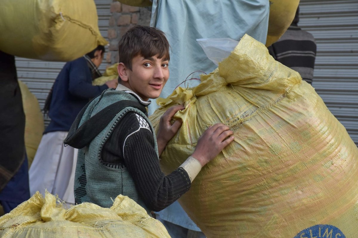 HelpingHandUSA's tweet photo. YOU are the cause for the smiles on these faces. With your duas and donations, we can keep #lendingahelpinghand.
Jazakallah Khair to all our supporters, donors and people near and far who help us, help them. https://t.co/jUTpix1EfS