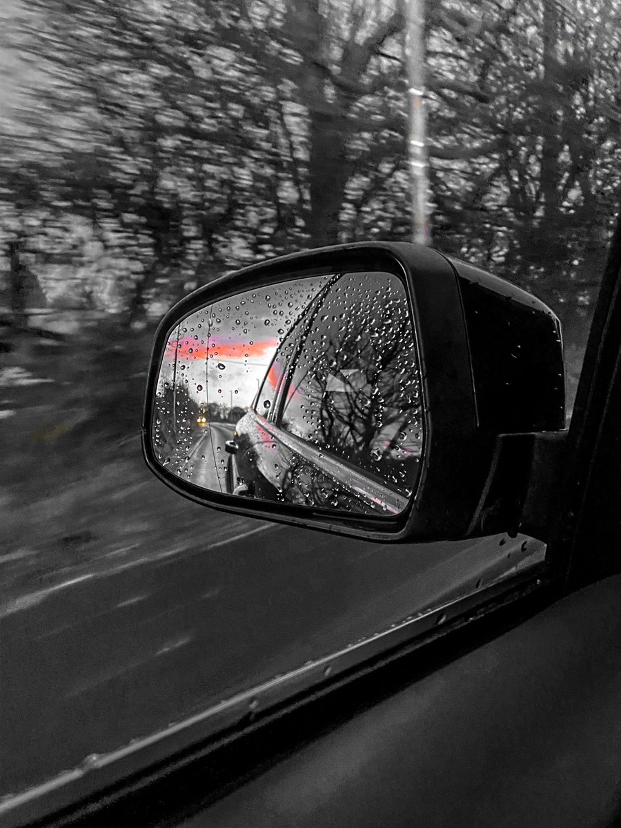 elfearsfoxsox's tweet photo. Original vs edit.

#reflections #mirror #photography #editing #Colour #popcolour #car https://t.co/Hpb2ebUzXU