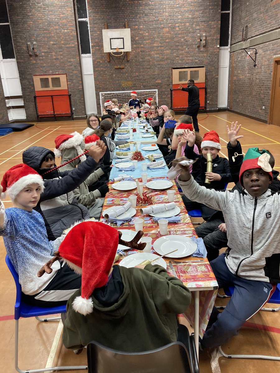 GroupMoorings's tweet photo. Christmas Dinner @YoungGreenwich today 32 young people had the full world thanks to Cherie @Morrisons community champion. Looking after members @Royal_Greenwich @CAFCTrust @averil_lekau @GCDAUK @windrushprimary @LintonMeadSch Fun, friends &amp; food   #Yummy turkey, roast &amp; veg https://t.co/3JHnqGrmbU