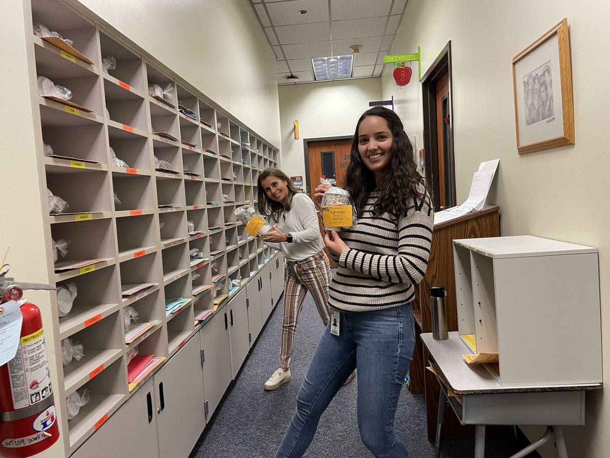 cishouston's tweet photo. In @AliefISD @BushCis @ajbushelem showed how the impact of CIS extends beyond students to the entire campus community through a week of giving back to her campus through coordinating donations for the campus, parent engagement events, and appreciation gifts for campus staff! https://t.co/a9CUQrUj1T
