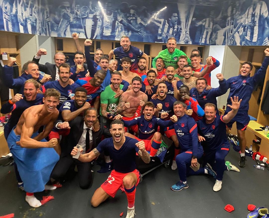 Supimos sufrir, supimos ganar y ¡estamos en octavos de la <a href="/ChampionsLeague/">UEFA Champions League</a>! Gracias a los que habéis estado en Oporto y a todos los que nos habéis apoyado desde casa. ¡Vamooooossss! #AúpaAtleti 🔴⚪️