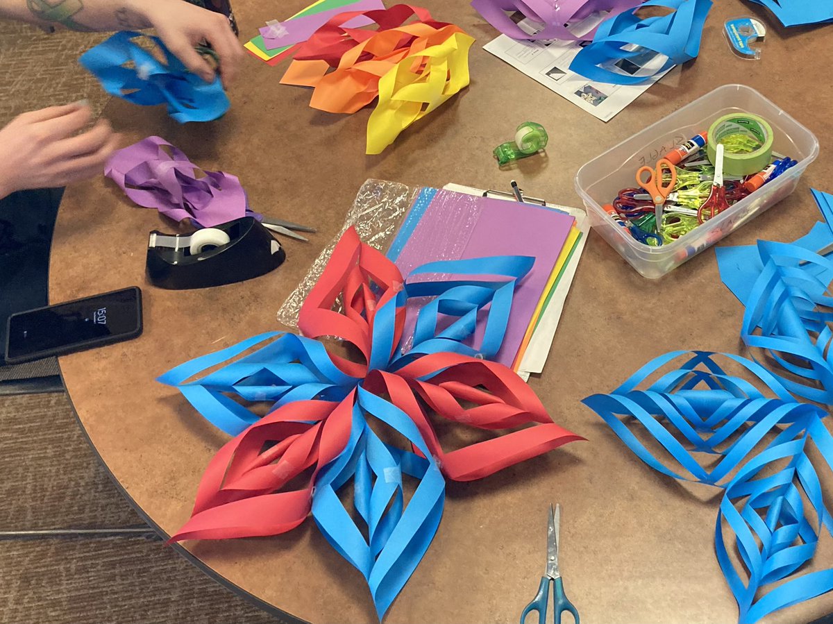 MsSaraSlagle's tweet photo. LC Math Club is taking a break studying for final exams by creating 3-D snowflakes and discussing the geometry and symmetry involved in this math craft! ❄️
@FRCCStudentLife #makingmathfun https://t.co/zOgrklEWCP