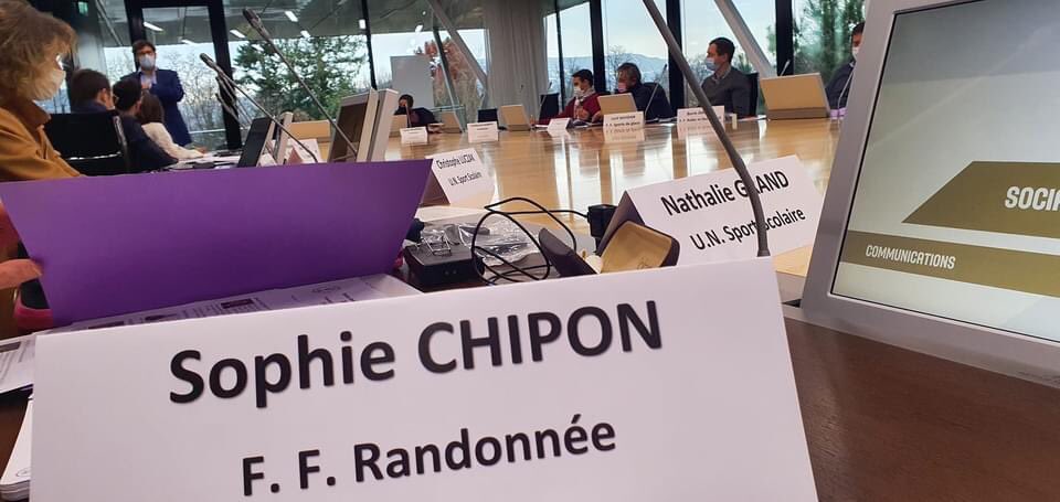 FranceOlympique's tweet image. Le sport français s’est exporté ce mardi. Avec ce lancement de la #FrenchSportTouch pendant l’#ExpoDubaï2020 🇦🇪⬆️. Avec aussi le déplacement du Parcours Ambition Internationale #PAI du #CNOSF à Genève 🇨🇭, accueilli par la @FIBA 🏀⬇️.