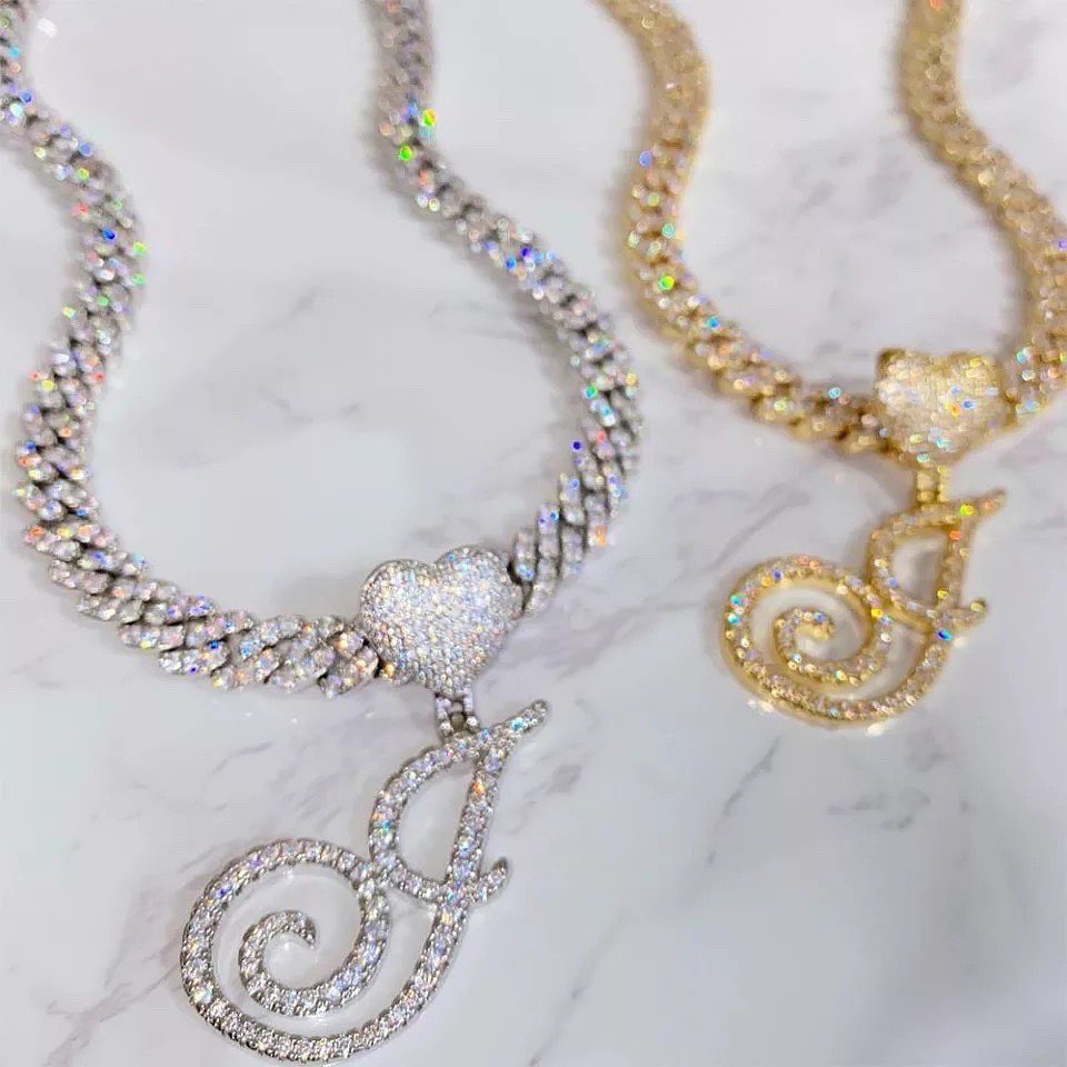 GarishGalore's tweet photo. Any single letter pendants chains, photo chains, or chain without pendant can still be ordered and be here before Christmas! Order today to get it in time for Christmas. https://t.co/4ztXsxvLr7