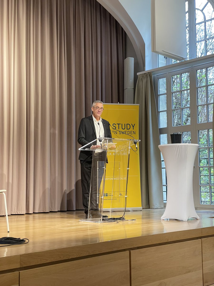 #EUROPE🇪🇺 #Suède🇸🇪 Célébration des 90 ans de la Maison des Étudiants Suédois @la_suede, en présence de SAR Victoria de Suède, de Håkan Åkesson <a href="/AmbassadeurSe/">Ambassadeur de Suède en France 2020-2025</a>, Jean-Marc Sauvé <a href="/ciup_fr/">Cité internationale universitaire de Paris</a>, @carine_petit, <a href="/CKerrero/">Christophe Kerrero</a> <a href="/hermanosanches/">Hermano Sanches Ruivo</a>, @LaurenceMarion_, <a href="/tolcini/">griffin</a> et Jérôme Hamilius, FBL🇧🇪.