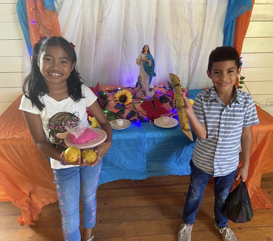 InturRACCS's tweet photo. El Instituto Nicaragüense de Turismo a través de la delegación de Bluefields RACCS celebra con gran Fe y devoción la gritería en honor a la virgen Concepción de María 🍊🍬🎉
#NicaraguaÚnicaOrigina
#visitbluefields https://t.co/YluRPWVXCb