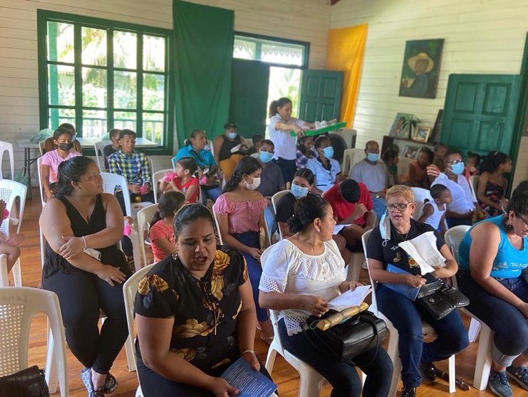 InturRACCS's tweet photo. El Instituto Nicaragüense de Turismo a través de la delegación de Bluefields RACCS celebra con gran Fe y devoción la gritería en honor a la virgen Concepción de María 🍊🍬🎉
#NicaraguaÚnicaOrigina
#visitbluefields https://t.co/YluRPWVXCb