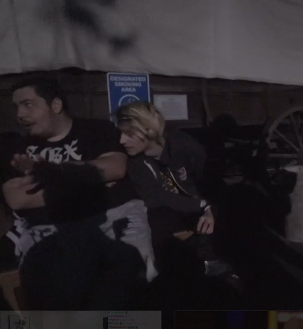 glasiyo's tweet photo. y does he lean on and slither around people like a cat ... https://t.co/LXG4lhkteM