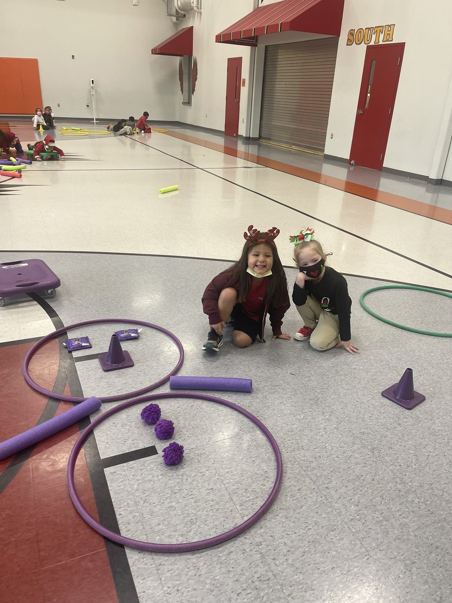 CoachPerezRES's tweet photo. Today our students worked as a team to build snowmen with the equipment provided. One student from each group tries to go to the middle of the gym on scooter without being tagged to get 1 part of the snowman. We asked them to use their imagination and be as creative as possible. https://t.co/4DBb2guOXb
