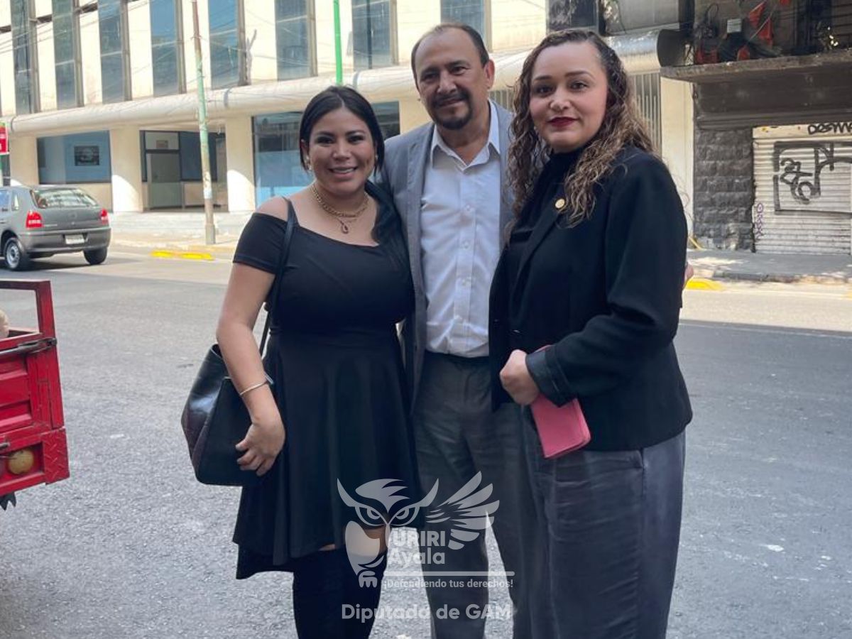 yuriri_ayala's tweet photo. En el marco del #3erInformeDeLabores del @MagRafaelGuerra tuve la oportunidad de saludar a la fiscal @ErnestinaGodoy_, al Secretario de Gobierno @martibatres al Lic. #AaronOrtega, presidente del Sindicato Único de Trabajadores de la Ciudad de México. #DefendiendoTusDerechos https://t.co/ewB3kbKt1t
