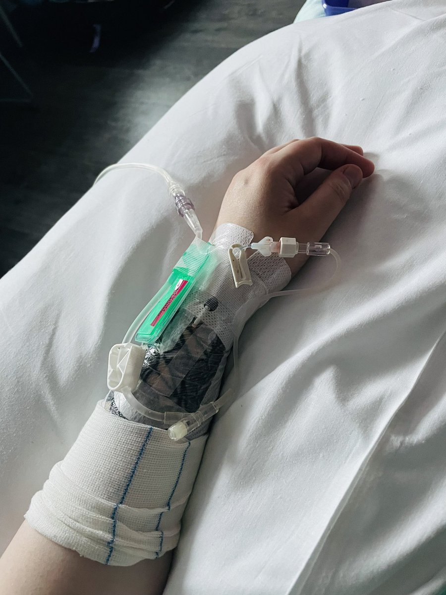 beccuttley's tweet photo. IV line in 💉🩸 #cf #cysticfibrosis https://t.co/Ke9BZ8sXzB