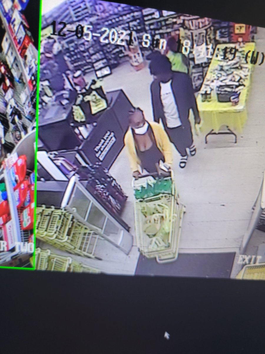 0xLittleLady_'s tweet photo. @GrandPrairiePD this lady tried to use my credit card at @DollarGeneral store 10090 https://t.co/zfWkzNjQZ4