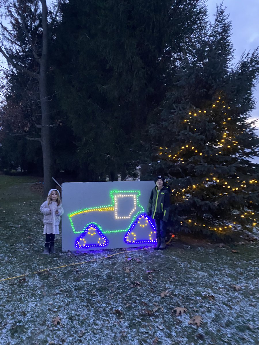 Alderdice_J's tweet photo. Kids wanted to make sure Santa got their list this year, so they made it out of lights so he can’t miss it #xmaslist #8rx @JohnDeere https://t.co/cPPAiyAKXQ