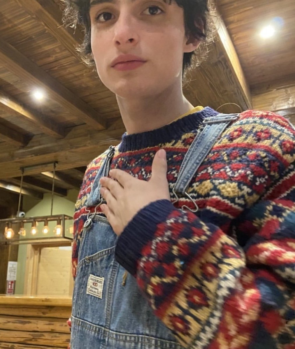 milliesbiebs's tweet photo. finn wolfhard u look adorable in this fit https://t.co/U3qAisH693