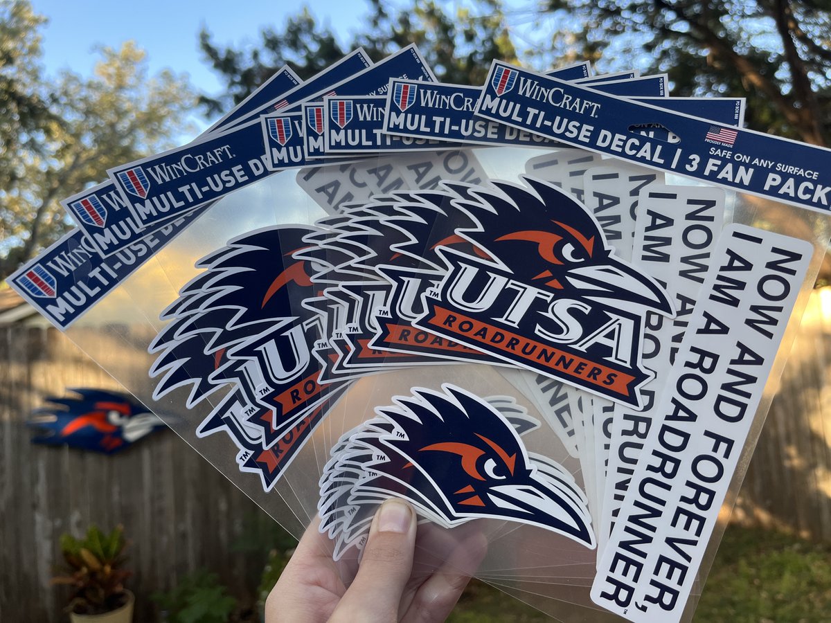 UTSAAlumni's tweet photo. On the 5th day of Alumni Cheer, my association sent to me...

8 #UTSAAlumni car decals!

Follow, RT, and tag a friend to be eligible to receive a gift and spread some holiday cheer🎁🤙 (1 per winner) https://t.co/azak7y6OJT