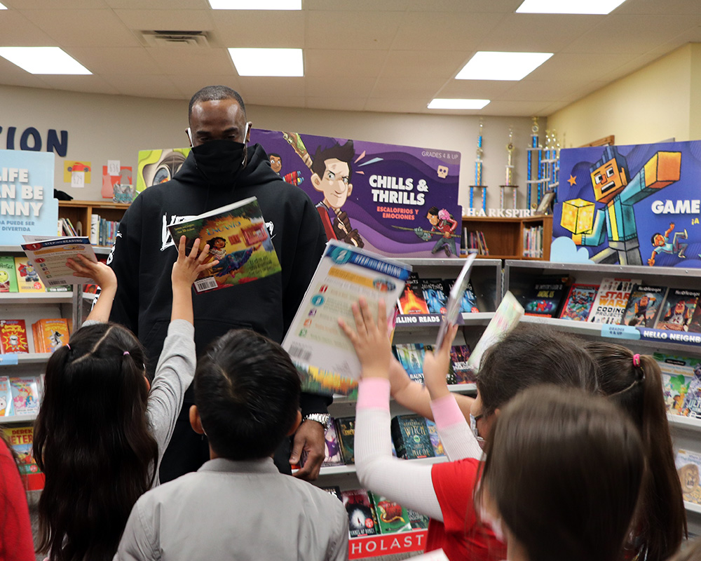SpringHillES's tweet image. Huge thank you to @aokafor57 for sponsoring each of our students to pick out two books of their choice at the book fair! He came by today to visit and encourage our students to read every day. @Chiefs #PfISDreads 📚

Check out more photos on Facebook: facebook.com/media/set/?van…