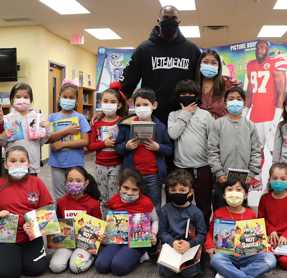 SpringHillES's tweet image. Huge thank you to @aokafor57 for sponsoring each of our students to pick out two books of their choice at the book fair! He came by today to visit and encourage our students to read every day. @Chiefs #PfISDreads 📚

Check out more photos on Facebook: facebook.com/media/set/?van…