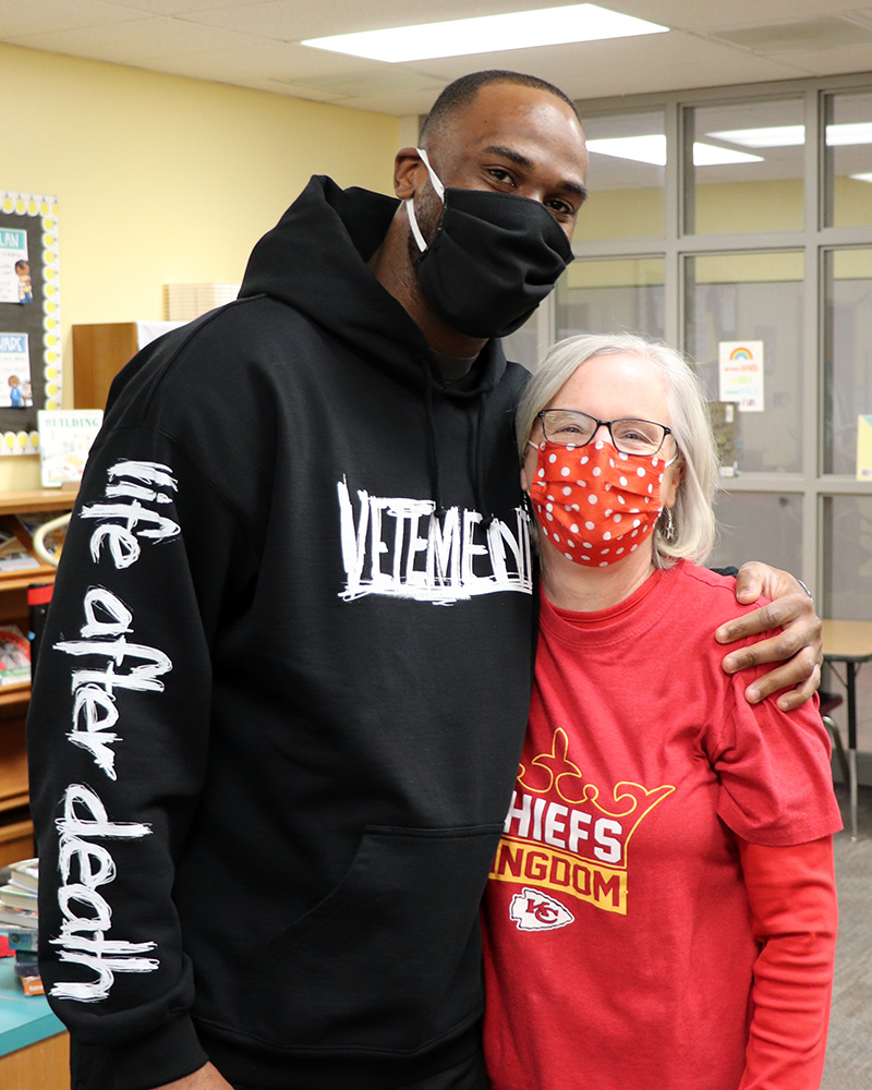 SpringHillES's tweet image. Huge thank you to @aokafor57 for sponsoring each of our students to pick out two books of their choice at the book fair! He came by today to visit and encourage our students to read every day. @Chiefs #PfISDreads 📚

Check out more photos on Facebook: facebook.com/media/set/?van…