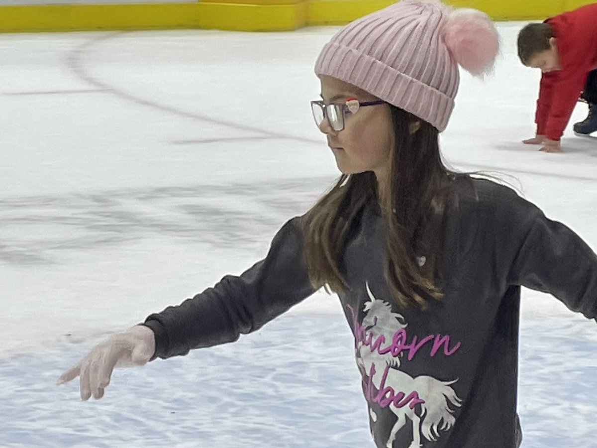 StClements_P5's tweet photo. P3 loving ice skating today! 1/2 @dundeeice https://t.co/ysRSjbtJ0p