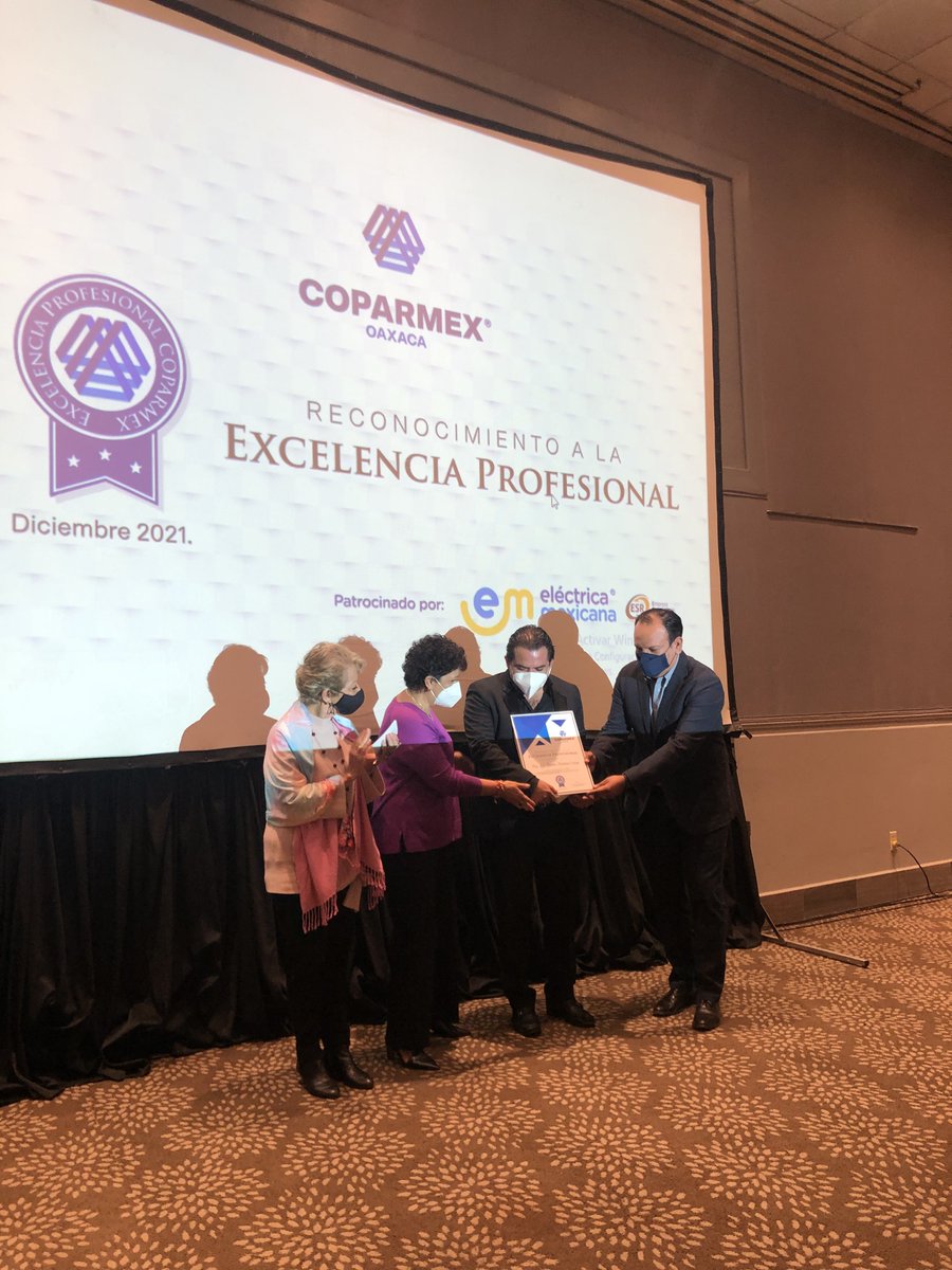 ElectricaMex's tweet photo. Esta mañana tuvimos el honor de patrocinar el primer evento @CoparmexOax "Reconocimiento a la Excelencia Profesional" al Arq Luis Martínez de @LAMZarquitectu1 ganador del 1er lugar nacional obras @CEMEXMx @RaulRuizRobles https://t.co/3Yw6hP7s5g
