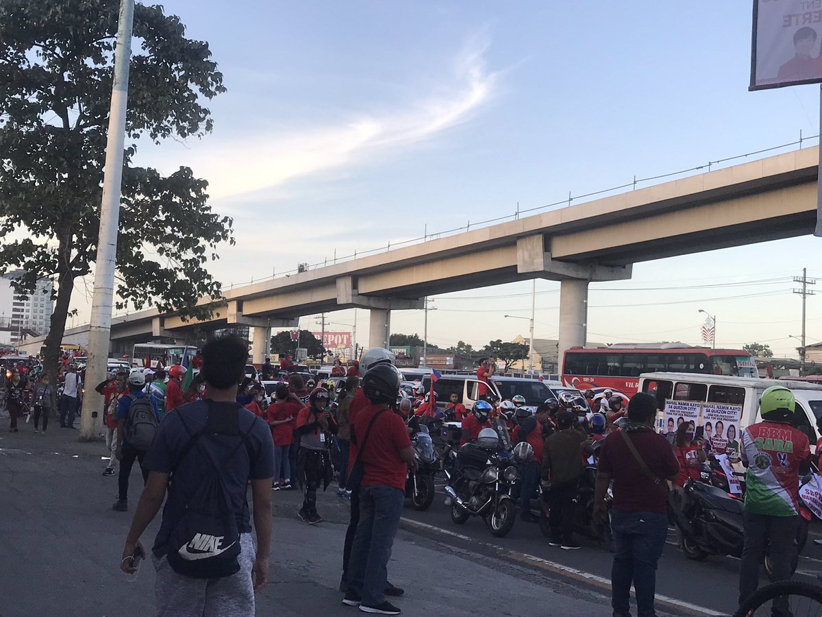 Duterterrific's tweet photo. ATM Uniteam BBM SARA Caravan QC β€οΈππ΅π #QCFORBBMSARA #QCforDefensor https://t.co/0ZW7Ynpdxx