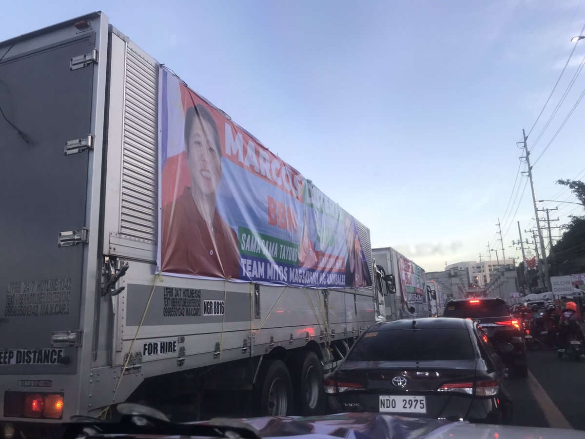 Duterterrific's tweet photo. ATM Uniteam BBM SARA Caravan QC β€οΈππ΅π #QCFORBBMSARA #QCforDefensor https://t.co/0ZW7Ynpdxx