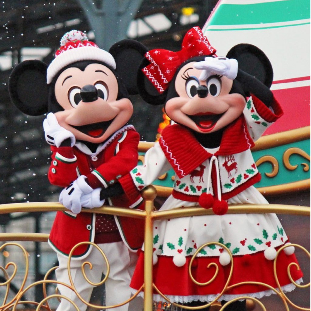 jasminKSMM's tweet photo. ミッキーに会えました❤️ミニーちゃん逆光になっちゃった💦ごめんね。最後は懐かしいクリスマス🎄 https://t.co/PXB2x2UHcQ