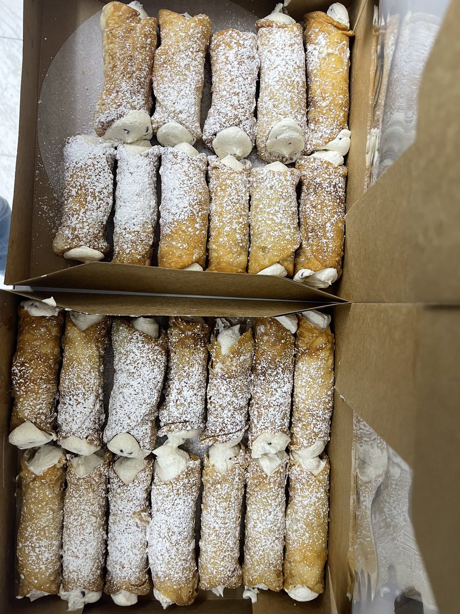 timsapper's tweet image. My second attempt at homemade Cannoli based off of @guarnaschelli Food Network recipe. I think they turned out pretty good.