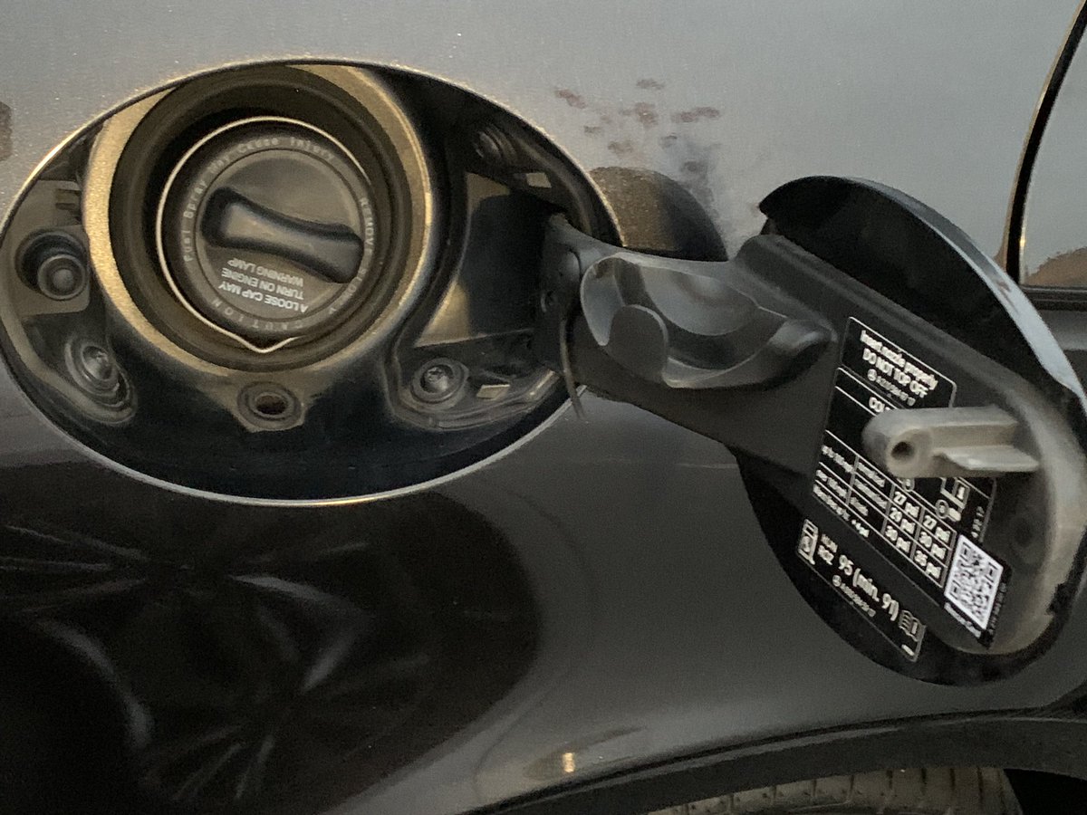 MercerMarlo's tweet photo. Shoutout to Mr. Darrin Boyer and @WestoverCollis1 scholars @WestoverHS for a very professional, detailing experience! Yes; they also cleaned inside the fuel cap! Attention to details is noted!!!THANK YOU WOLVERINES!💙 https://t.co/9TerAobNiM