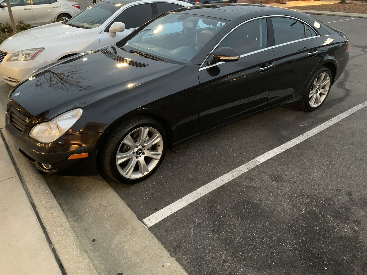 MercerMarlo's tweet photo. Shoutout to Mr. Darrin Boyer and @WestoverCollis1 scholars @WestoverHS for a very professional, detailing experience! Yes; they also cleaned inside the fuel cap! Attention to details is noted!!!THANK YOU WOLVERINES!💙 https://t.co/9TerAobNiM