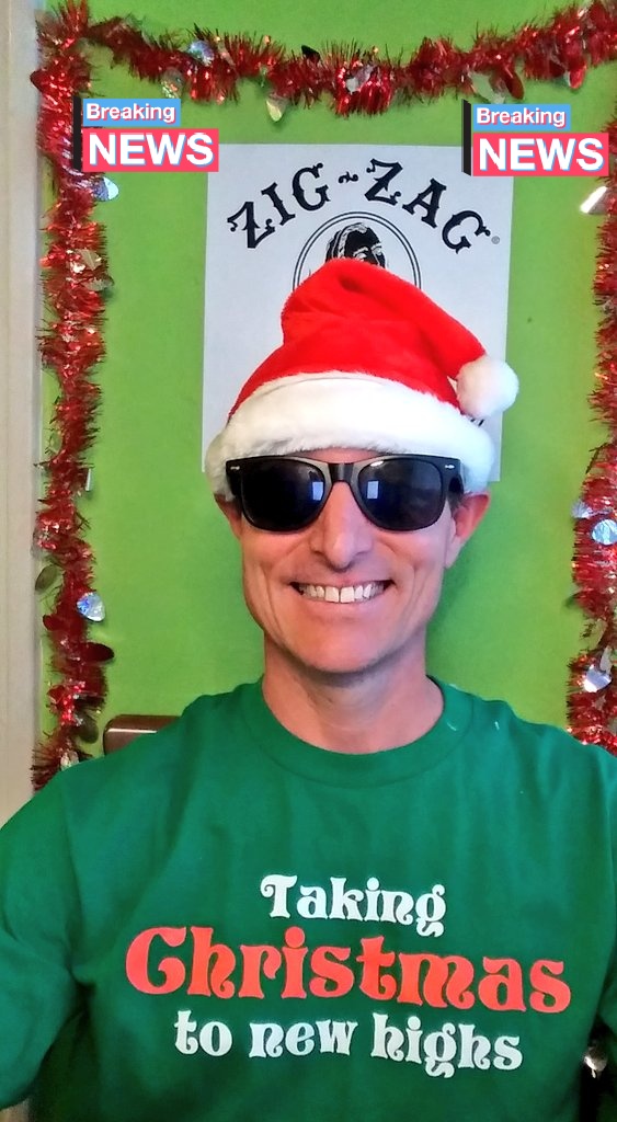 PNWcannabisclub's tweet photo. Christmas is coming!
%25 off at https://t.co/0Zq7l5ihH2 until Christmas🌲
Promo code Christmas25
As a happy little elf I can tell ya Santa is going to need a #cbdpreroll when he gets home order now and leave it out for him with the cookies lolz #spreadlove #stonerfam #hempheals https://t.co/5jCxLMYq7r