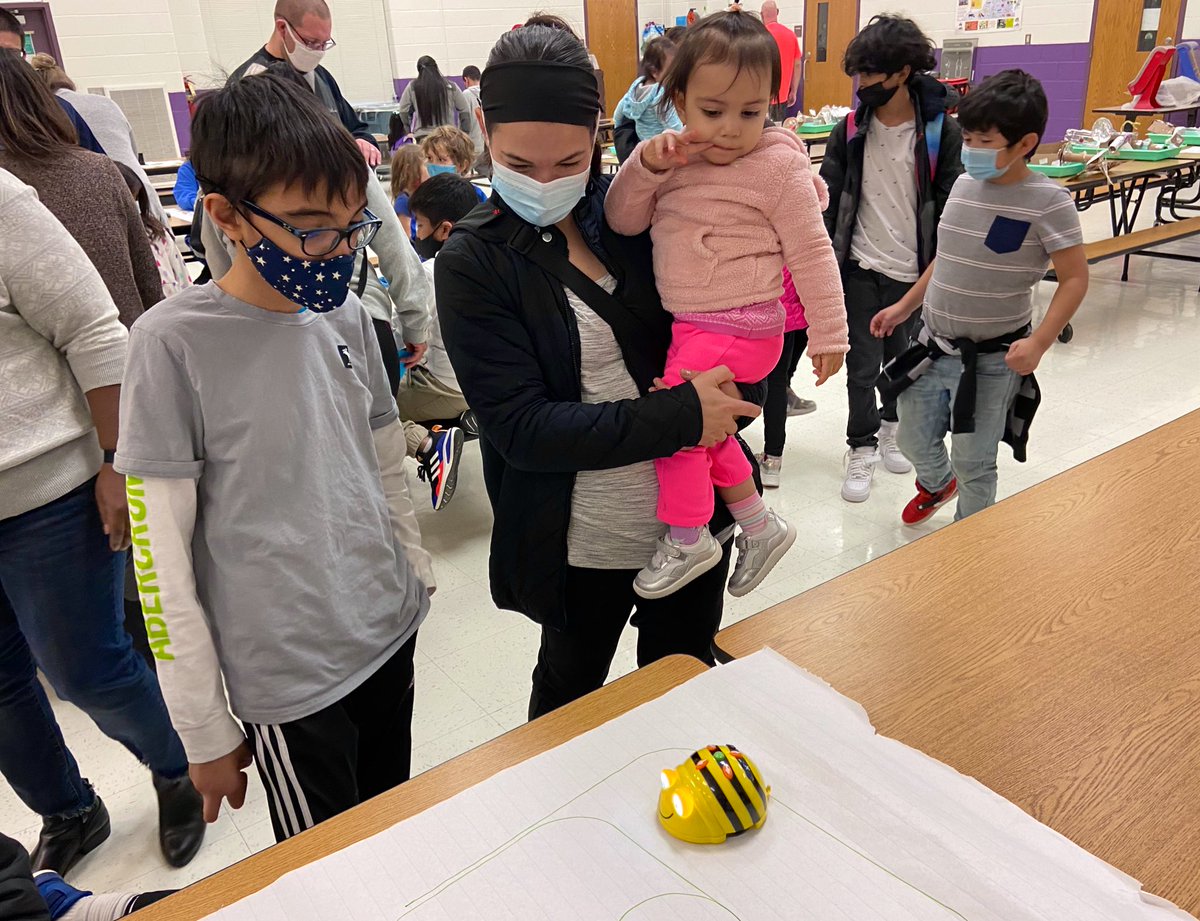Dr_Mihalik's tweet photo. A great Parent Propel Night for our @SugarlandES students. It was wonderful to hear them explain their projects 👏 @sug_propel @PropelLevel https://t.co/K70QmO1rYW