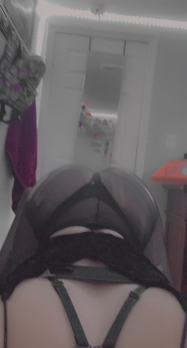 Jeonskitty03's tweet photo. New to nsfw twitter ♡ 
⁃18
⁃She/her
⁃5”2
⁃Hard kinks
⁃Cancer ♋️ 
⁃Selling content 
⁃Dms open
⁃♡ and rt to be mutuals
#nsfw https://t.co/UQpqDm6fyB