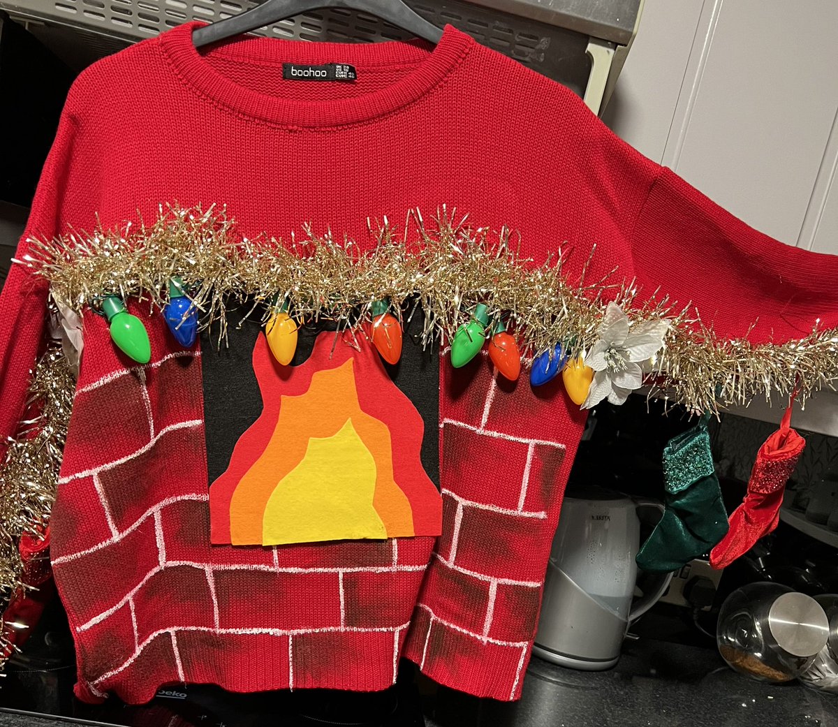 WhitttMoore's tweet photo. Yes I really did DIY my own Christmas jumper, thanks @boohoo for the canvas xoxox #christmasjumper #ChristmasJumperDay https://t.co/TuDf0TUjpu