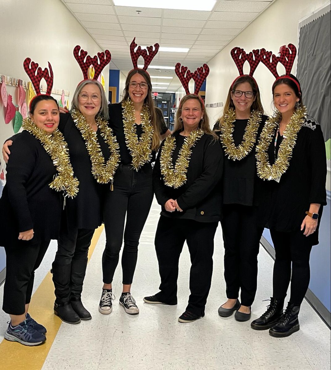 NoorulainSyed4's tweet photo. Festive fun in 1st grade. @mskellyakin @mancinelli_sm @mey_brooks https://t.co/zu53kPPk5B
