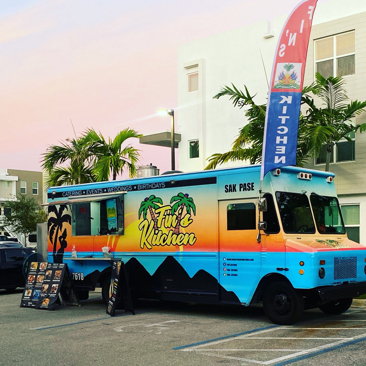 ChefBear509's tweet photo. We’re The  #1 Best Haitian Food Truck In South Florida #Food #TacoTuesday https://t.co/DJGgPJmQd9