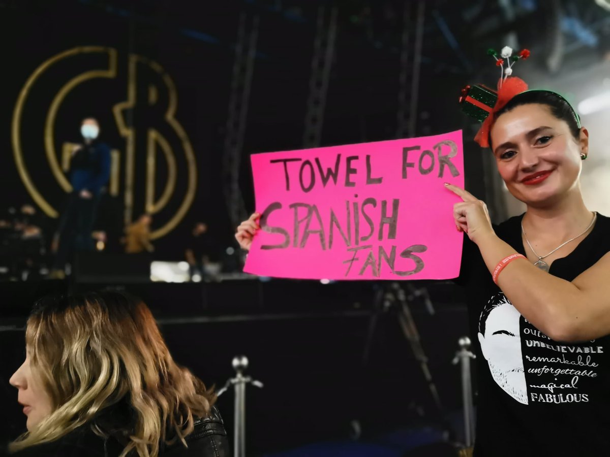 SereCbc's tweet photo. Your Spanish girls of Commando Spain having the best time with you! Thanks so much @GaryBarlow , love you #Gblive https://t.co/uReulqclPz