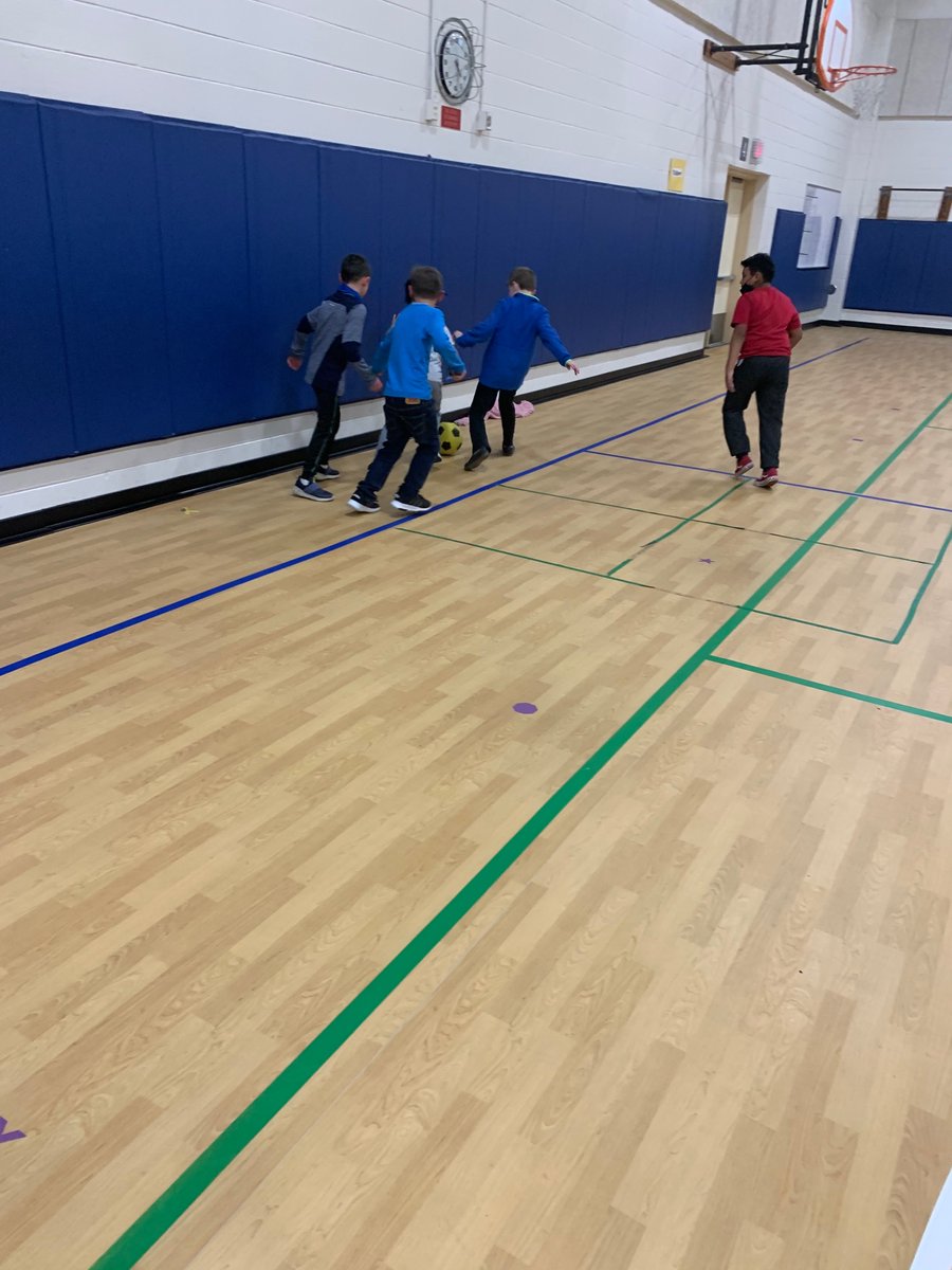CampbellExtday's tweet photo. Our athletes demonstrating skill and sportsmanship in Sports Club! https://t.co/TRd3IUw3Ni