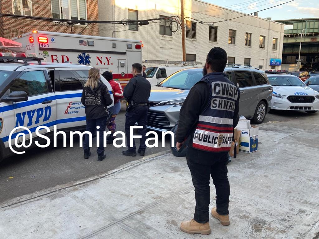 ShmiraFan's tweet photo. Great job by the Boro Park Shmira volunteers in #TeamWork with the @NYPD66Pct officers, who through the @CitizenAppNYC recognized & reuniting a special needs 13 year old child who went missing for a few days out of the confines of the @NYPD76pct. #TrueCommunityPartners https://t.co/NucNFNuIjP