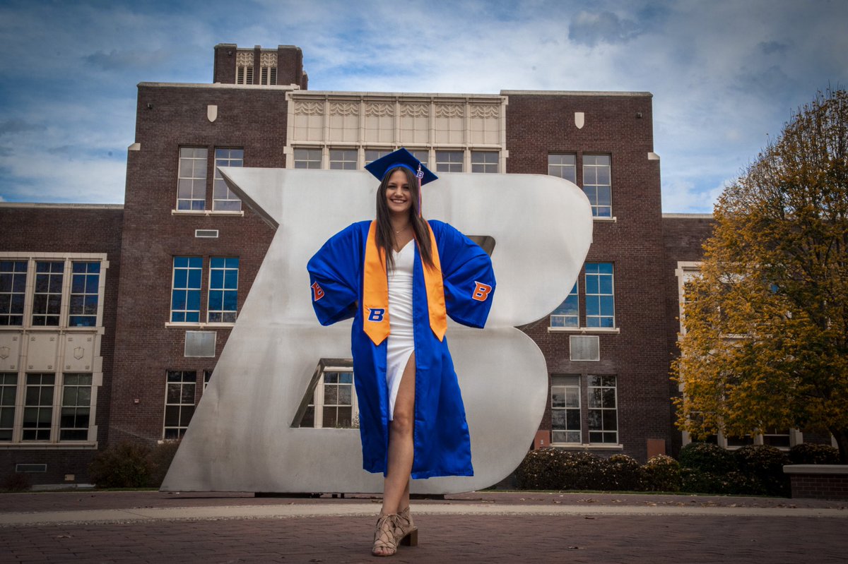 Brookeblau's tweet photo. 🎓🎓 so soon https://t.co/8vQBl4dcuF