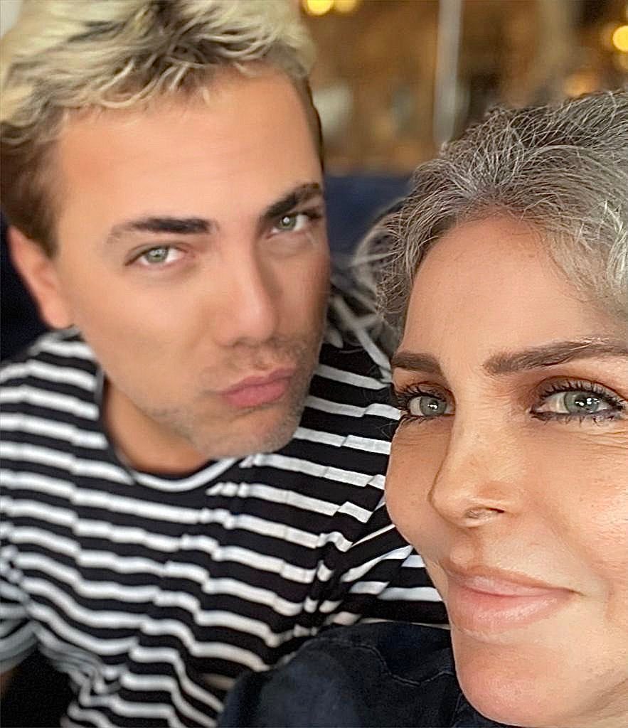vrocastroficial's tweet photo. Les comparto mi selfie para felicitar a mi Cris 🙏 qué Dios  te bendiga amor 💙 #cristiancastro https://t.co/TZnAuC5yQ5