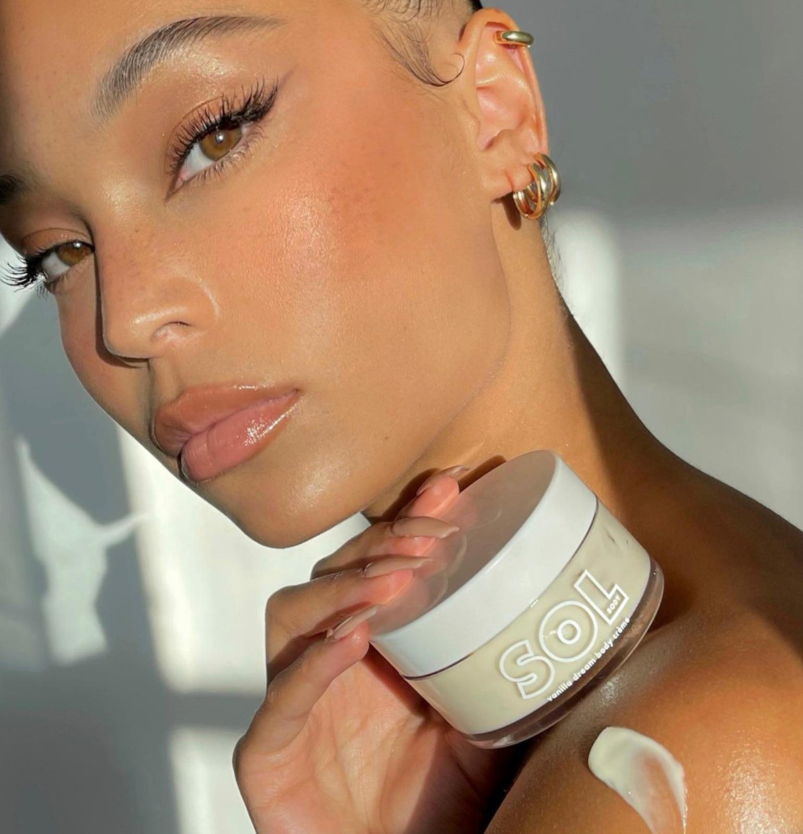 SolBodyCo's tweet photo. @alissajanay with our vanilla dream sol body crème✨this is an ultra-luxe crème infused with Shea butter, Argan, and Marula Oils that’ll drape you in a dreamy vanilla aroma and leaves skin super soft.
-
@alissajanay
#colourpopcosmetics #bodycreme #body #solbody #vanilla https://t.co/kQ25XyDUfb
