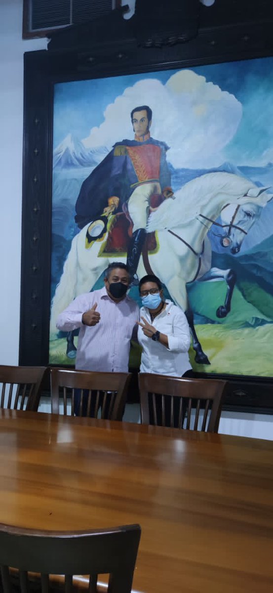 JoseYoanis's tweet photo. #07D Hoy el Rector @albequint recibió la visita de la camarada Erika Farias, para así trazar líneas en conjunto y garantizar la Victoria Perfecta del próximo Gobernador Jorge Arreaza.
@PrensaUnellez @JRodriguezPSUV_ @albequint https://t.co/c6IRsmfGvu