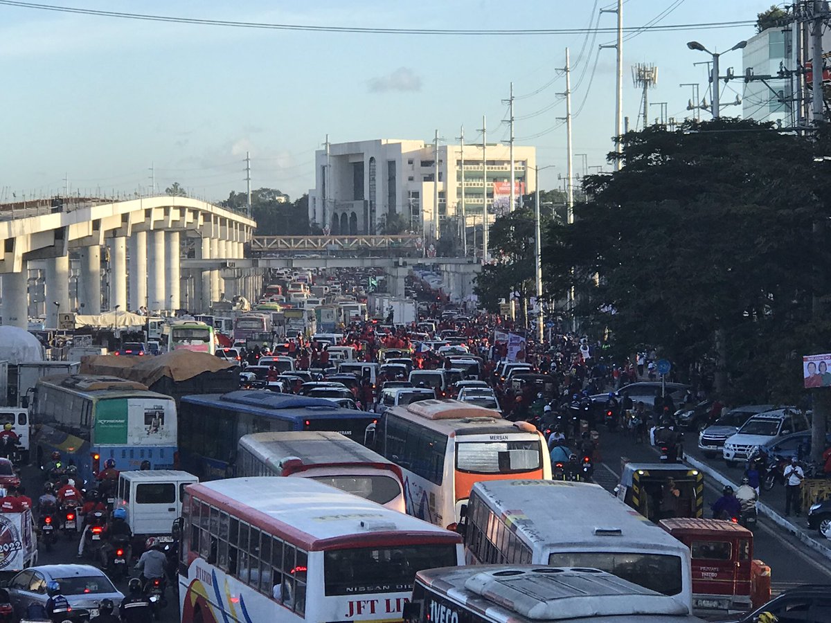 Duterterrific's tweet photo. ATM Uniteam BBM SARA Caravan QC β€οΈππ΅π #QCFORBBMSARA #QCforDefensor https://t.co/3IwAdJ57X5